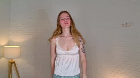 Snapshot of sia_sky chatting on 06/04/26, 02:01 sia_sky online show from 06/04/26, 02:01