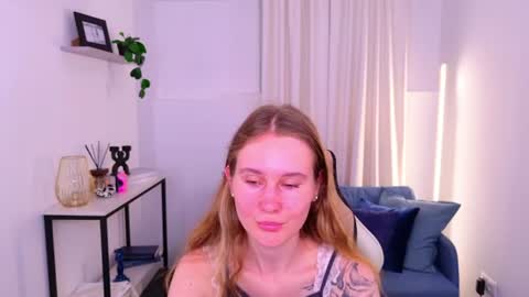 Snapshot of sia_sky chatting on 06/13/26, 03:10 sia_sky online show from 06/13/26, 03:10