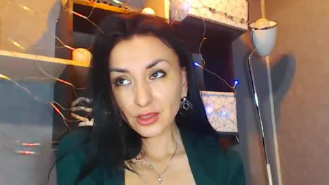 Snapshot of siaconna chatting on 12/22/24, 07:44 Siaconna online show from 12/22/24, 07:44