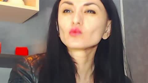 Snapshot of siaconna chatting on 02/08/25, 07:04 Siaconna online show from 02/08/25, 07:04