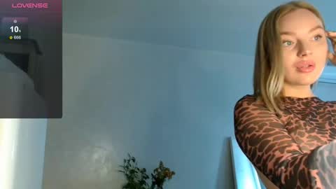 Snapshot of siberian_girl_ chatting on 09/15/25, 01:49 Eva online show from 09/15/25, 01:49