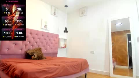 sienna_glow online show from 09/29/25, 12:32