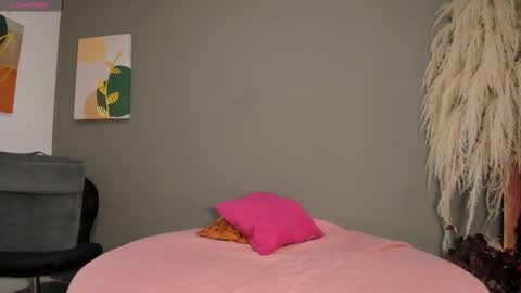 sienna_glow online show from 10/09/25, 12:36