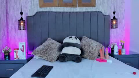 Camila Vargas online show from 12/13/24, 08:26