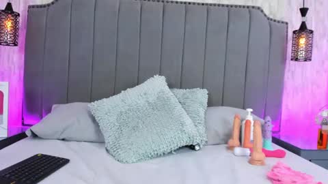 Camila Vargas online show from 12/23/24, 10:55
