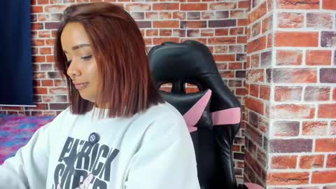 Snapshot of sienna_lux01 chatting on 03/10/26, 01:32 sienna_lux01 online show from 03/10/26, 01:32
