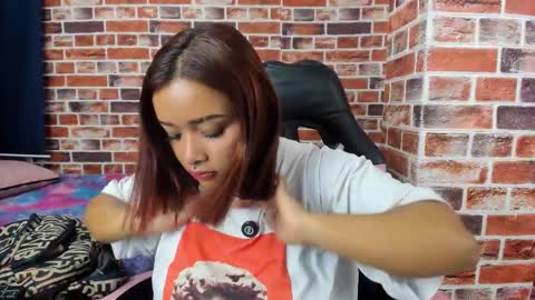 Snapshot of sienna_lux01 chatting on 03/11/26, 01:44 sienna_lux01 online show from 03/11/26, 01:44