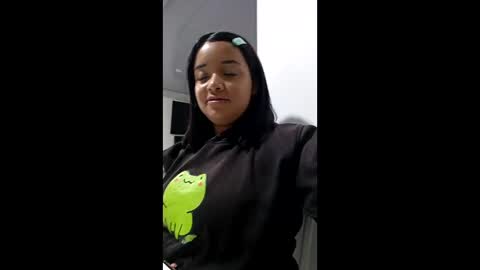 Snapshot of sienna_lux01 chatting on 05/22/26, 02:30 sienna_lux01 online show from 05/22/26, 02:30