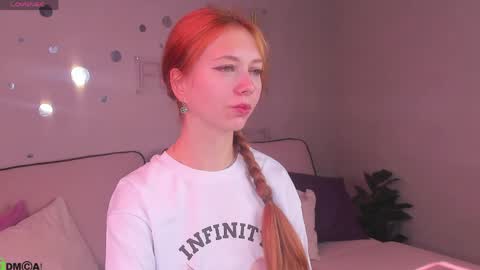 Snapshot of sienna_nyx chatting on 06/07/26, 09:02 Sienna online show from 06/07/26, 09:02