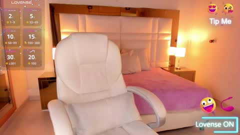 Snapshot of siennaa_rose chatting on 10/13/25, 11:32 Sienna online show from 10/13/25, 11:32