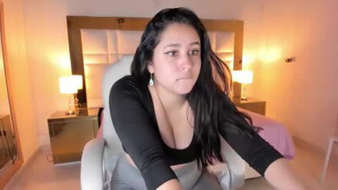 Snapshot of siennaa_rose chatting on 11/07/25, 11:32 Sienna online show from 11/07/25, 11:32