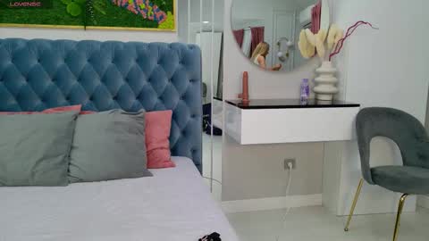 Sienna online show from 10/22/25, 04:13