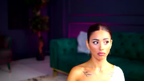 Sienna online show from 09/20/25, 06:36