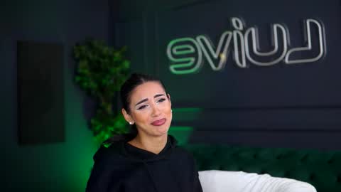 Sienna online show from 10/11/25, 10:36