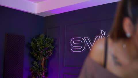 Sienna online show from 11/29/25, 11:57