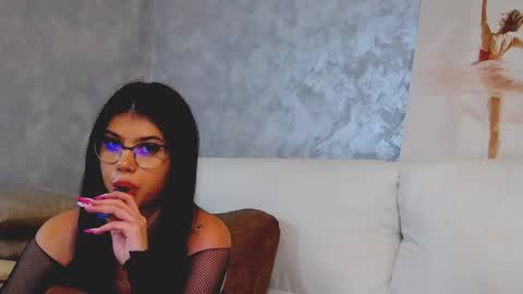 Snapshot of sierra_halle chatting on 11/16/25, 09:20 SIERRA online show from 11/16/25, 09:20