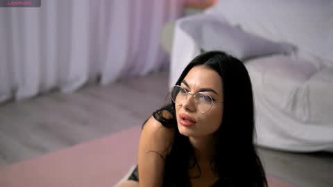 Snapshot of sierravyx chatting on 09/26/25, 04:05 Maria online show from 09/26/25, 04:05