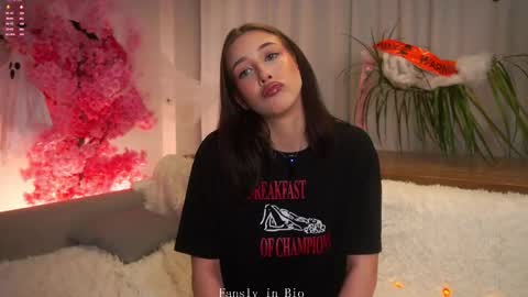 Eva  online show from 10/31/25, 11:44