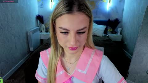 Snapshot of silen_tori chatting on 06/10/26, 12:44 Silen online show from 06/10/26, 12:44