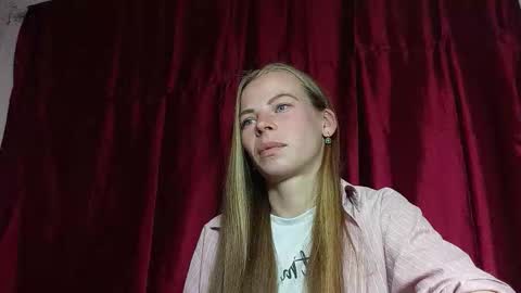 Snapshot of silentpassion567 chatting on 03/26/26, 10:04 JULIANA online show from 03/26/26, 10:04