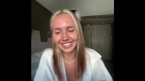 You fav Miss Si online show from 03/04/26, 09:26