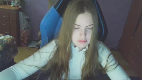 Snapshot of silksinner_ chatting on 03/29/26, 07:19 Erica online show from 03/29/26, 07:19