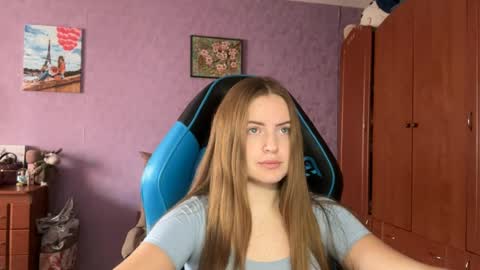 Snapshot of silksinner_ chatting on 04/01/26, 07:09 Erica online show from 04/01/26, 07:09