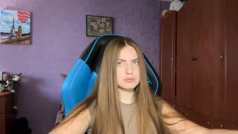Snapshot of silksinner_ chatting on 04/15/26, 10:33 Erica online show from 04/15/26, 10:33