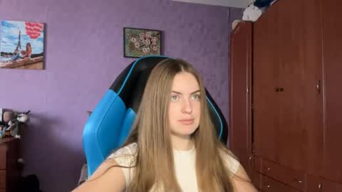 Snapshot of silksinner_ chatting on 04/17/26, 07:55 Erica online show from 04/17/26, 07:55