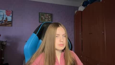 Snapshot of silksinner_ chatting on 04/22/26, 08:50 Erica online show from 04/22/26, 08:50
