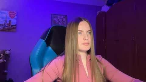 Snapshot of silksinner_ chatting on 04/24/26, 05:48 Erica online show from 04/24/26, 05:48
