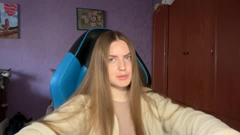 Snapshot of silksinner_ chatting on 04/29/26, 10:30 Erica online show from 04/29/26, 10:30