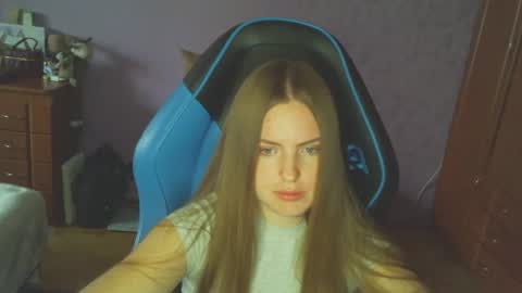 Snapshot of silksinner_ chatting on 05/01/26, 02:21 Erica online show from 05/01/26, 02:21