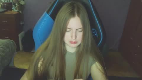 Snapshot of silksinner_ chatting on 05/03/26, 05:52 Erica online show from 05/03/26, 05:52