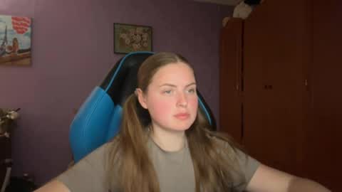 Snapshot of silksinner_ chatting on 05/10/26, 06:13 Erica online show from 05/10/26, 06:13