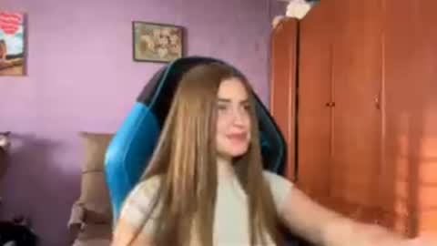 Snapshot of silksinner_ chatting on 05/11/26, 02:45 Erica online show from 05/11/26, 02:45