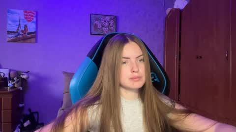 Snapshot of silksinner_ chatting on 05/12/26, 09:06 Erica online show from 05/12/26, 09:06