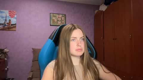 Snapshot of silksinner_ chatting on 05/15/26, 05:53 Erica online show from 05/15/26, 05:53