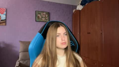 Snapshot of silksinner_ chatting on 05/22/26, 07:59 Erica online show from 05/22/26, 07:59