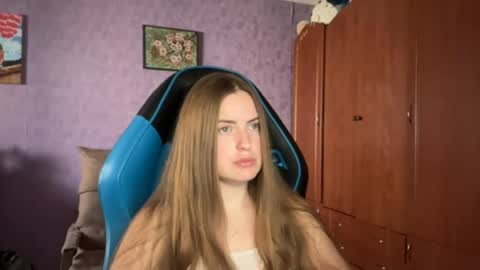Snapshot of silksinner_ chatting on 05/24/26, 11:48 Erica online show from 05/24/26, 11:48