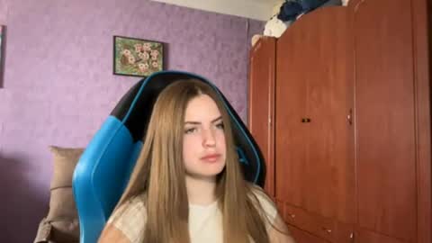 Snapshot of silksinner_ chatting on 05/25/26, 12:22 Erica online show from 05/25/26, 12:22