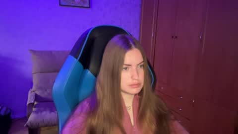 Snapshot of silksinner_ chatting on 05/28/26, 08:11 Erica online show from 05/28/26, 08:11