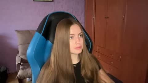 Snapshot of silksinner_ chatting on 05/29/26, 10:13 Erica online show from 05/29/26, 10:13