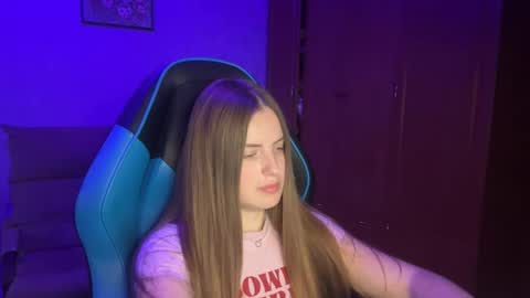 Snapshot of silksinner_ chatting on 06/03/26, 04:45 Erica online show from 06/03/26, 04:45