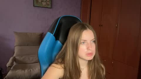 Snapshot of silksinner_ chatting on 06/08/26, 01:55 Erica online show from 06/08/26, 01:55