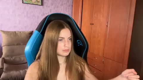 Snapshot of silksinner_ chatting on 06/10/26, 02:05 Erica online show from 06/10/26, 02:05
