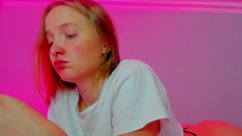 Mila online show from 09/13/25, 11:43