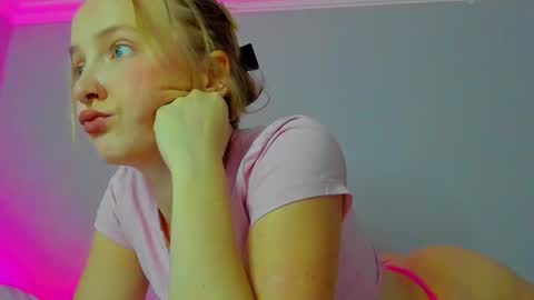 Mila online show from 09/22/25, 09:11