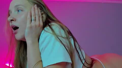 Mila online show from 09/30/25, 08:03