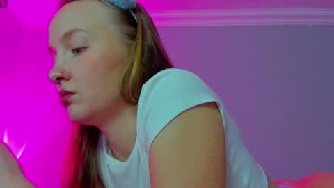 Mila online show from 10/17/25, 07:22